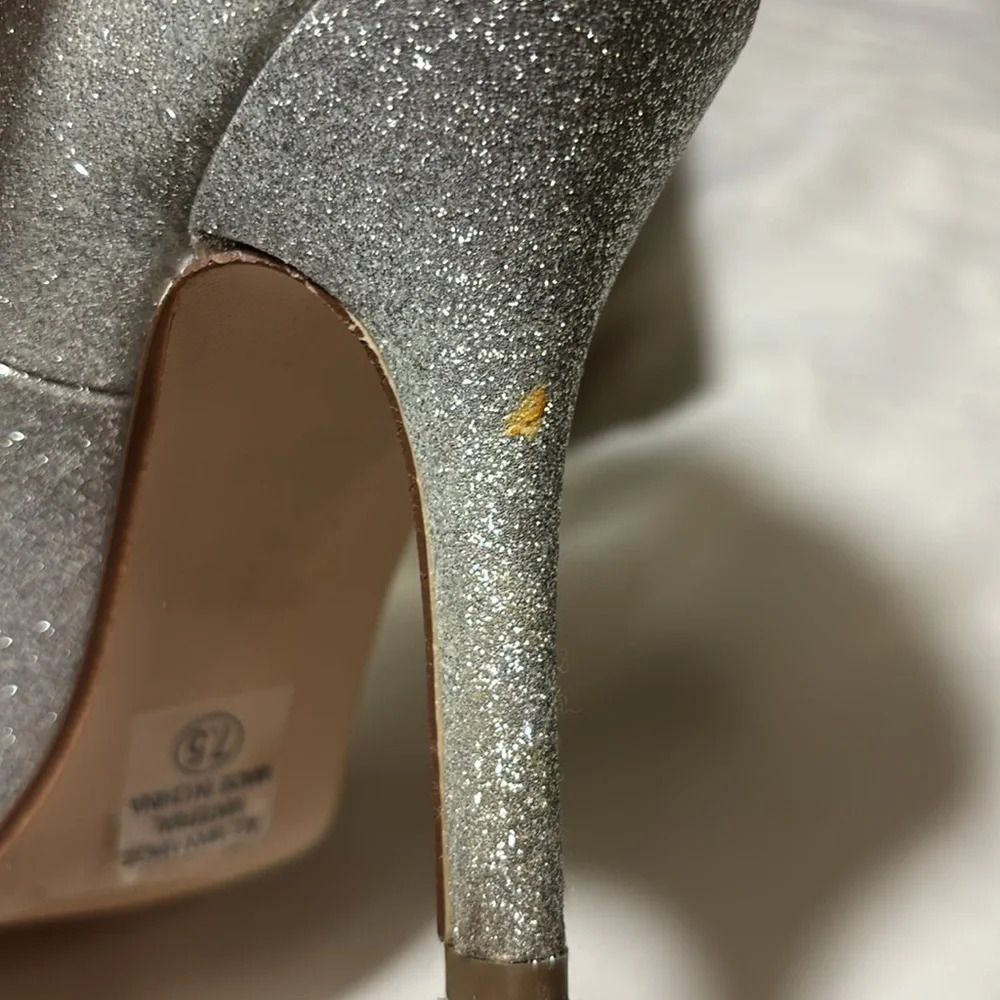 Deb Silver Sparkle Pumps 3 1/2” Heel - Picture 6 of 8